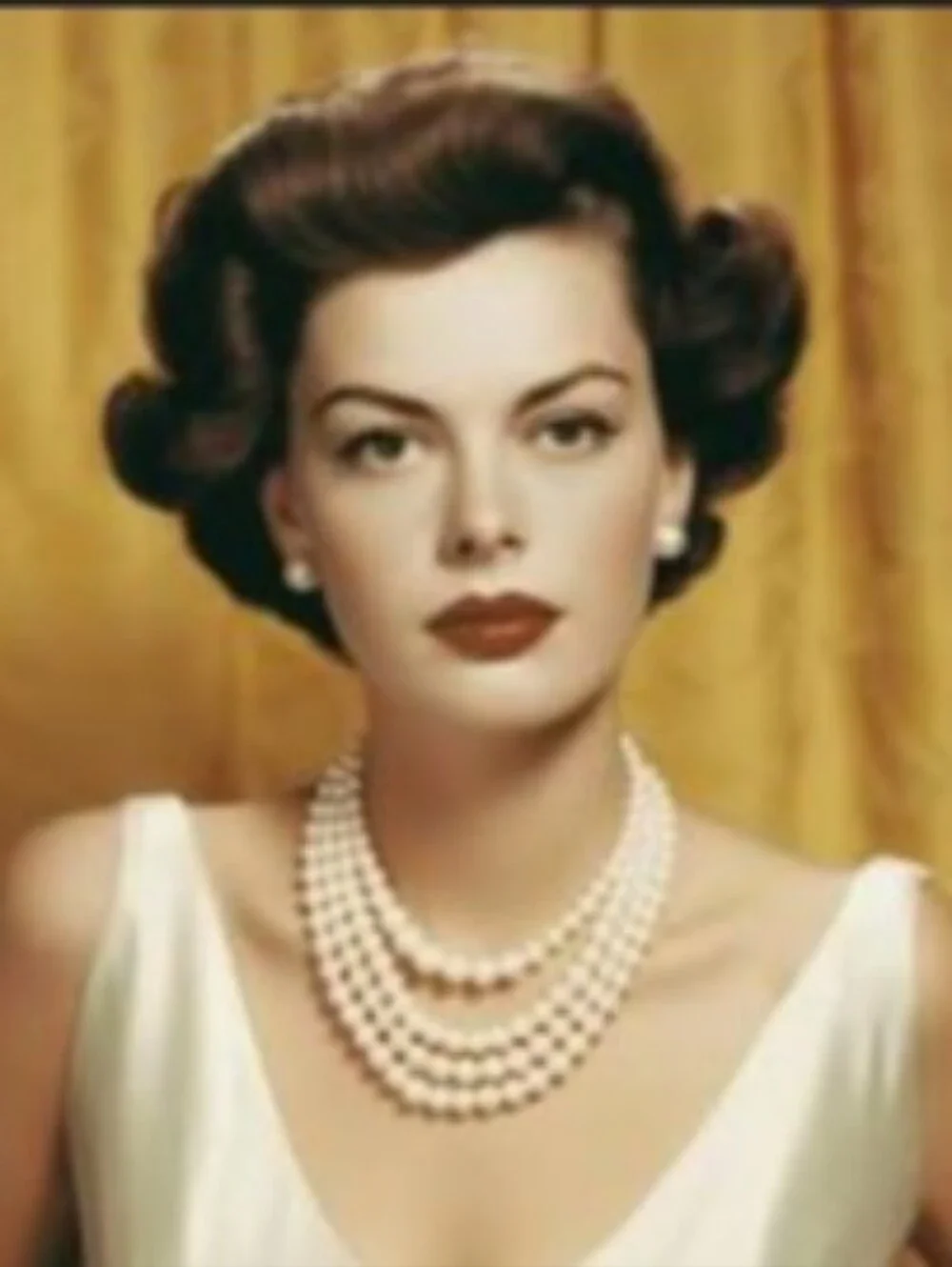 🍒🤍🍒 Timeless Retro Style Cream Ivory Domed Faux Pearl & Gold Earrings